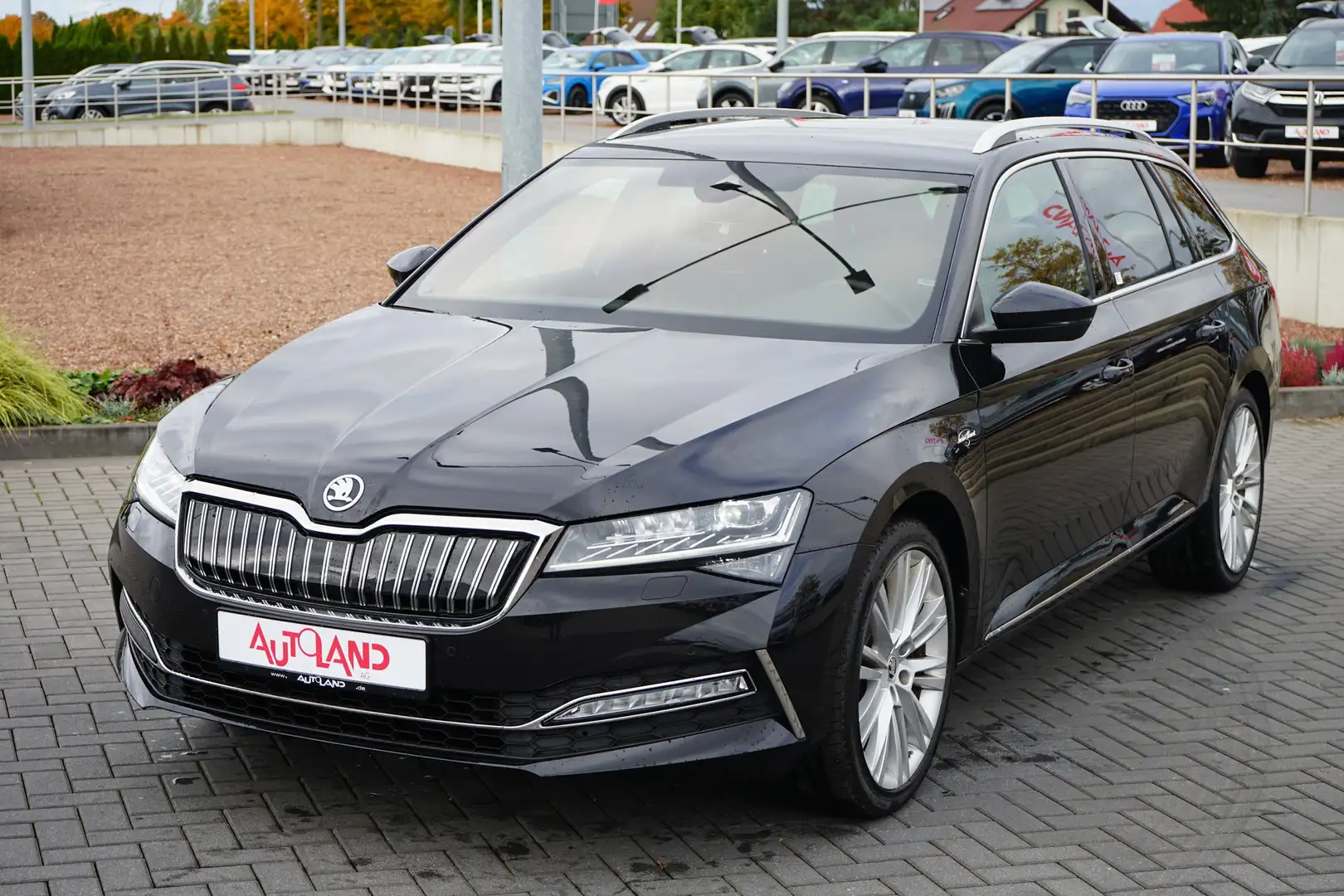 Skoda Superb Combi L&K iV LED Navi ACC Sitzheizung DAB Schwarz - 2