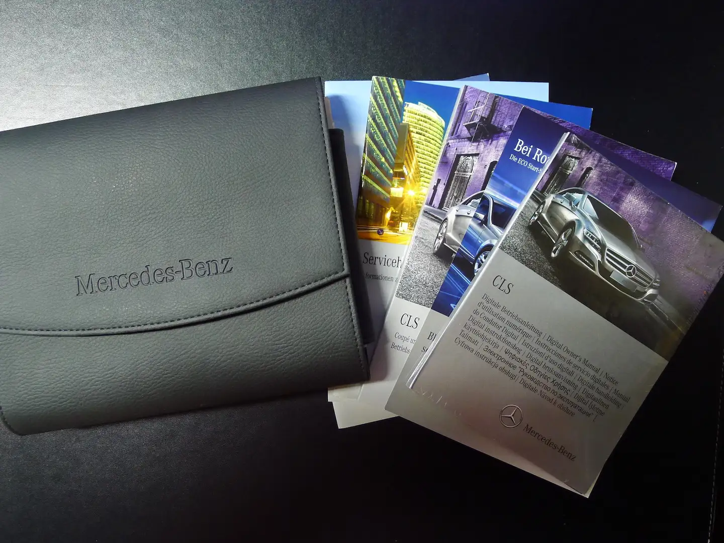 Mercedes-Benz CLS 350 4Matic 8-fach bereift Noir - 1