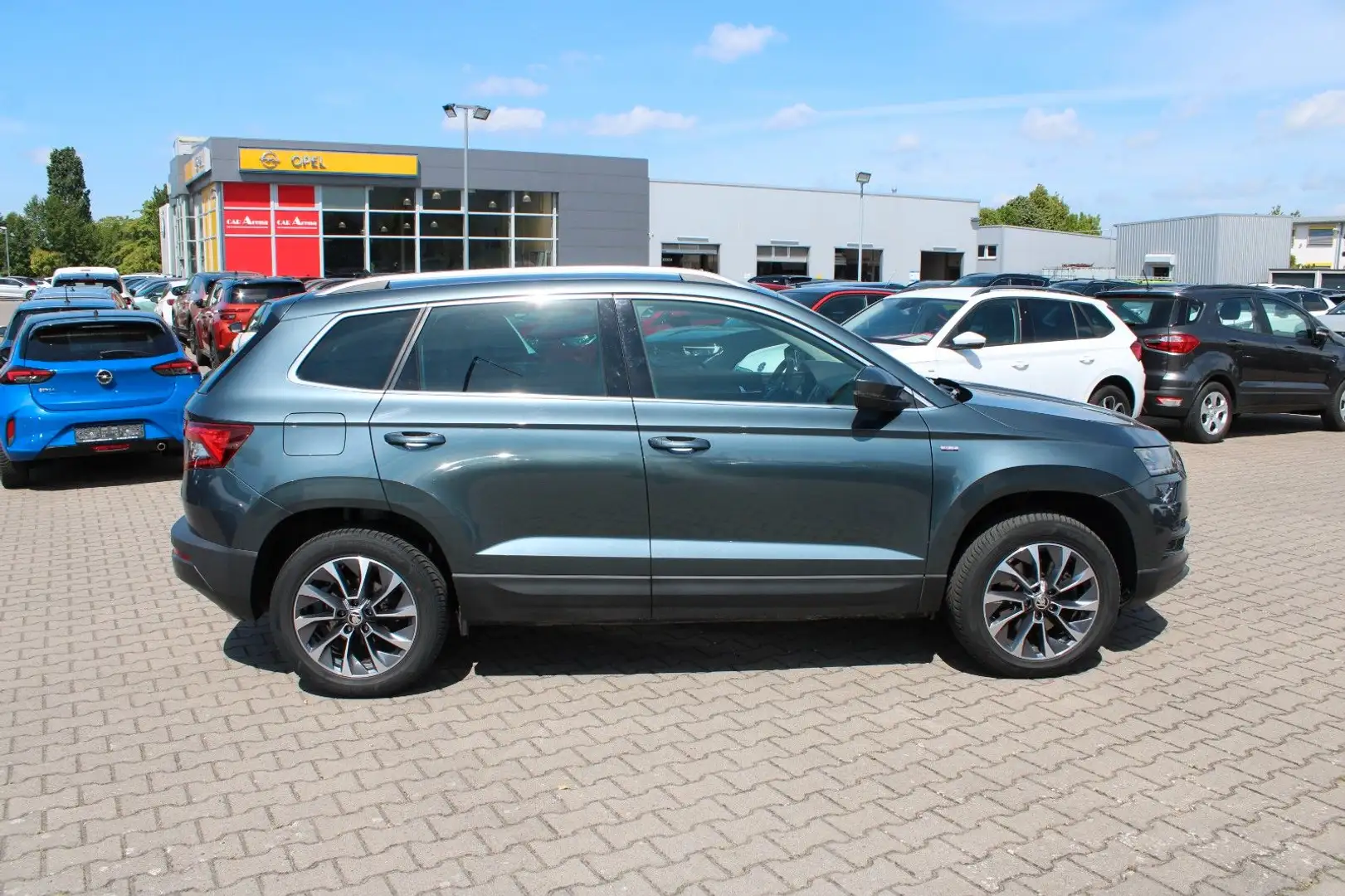 Skoda Karoq 2.0 TDI Drive 125*1.Hand*DSG*Navi*AHK* Grau - 2