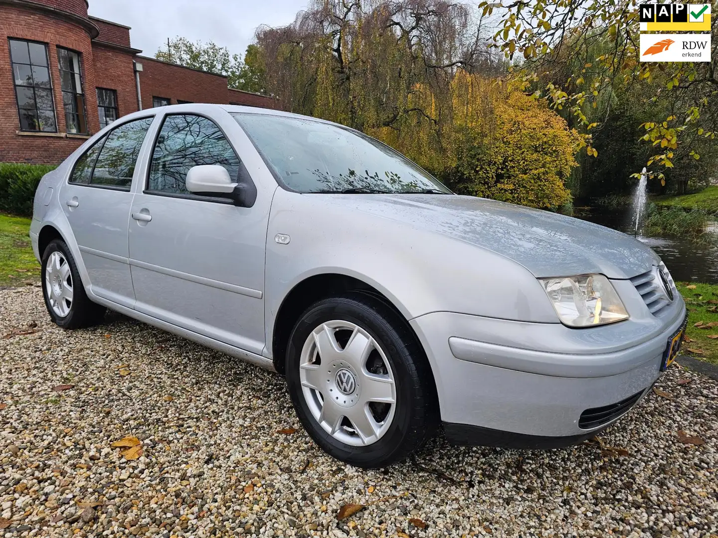 Volkswagen Bora 2.3 V5 Highline AUTOMAAT/airco Gris - 1