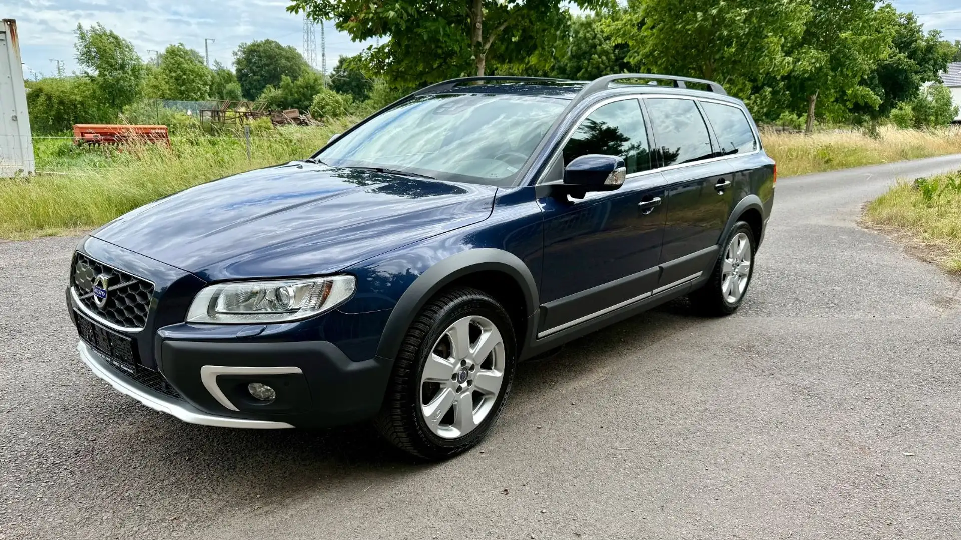 Volvo XC70 AWD Summum 5-Zylinder/Aut./Leder/AHK/Navi Синій - 1