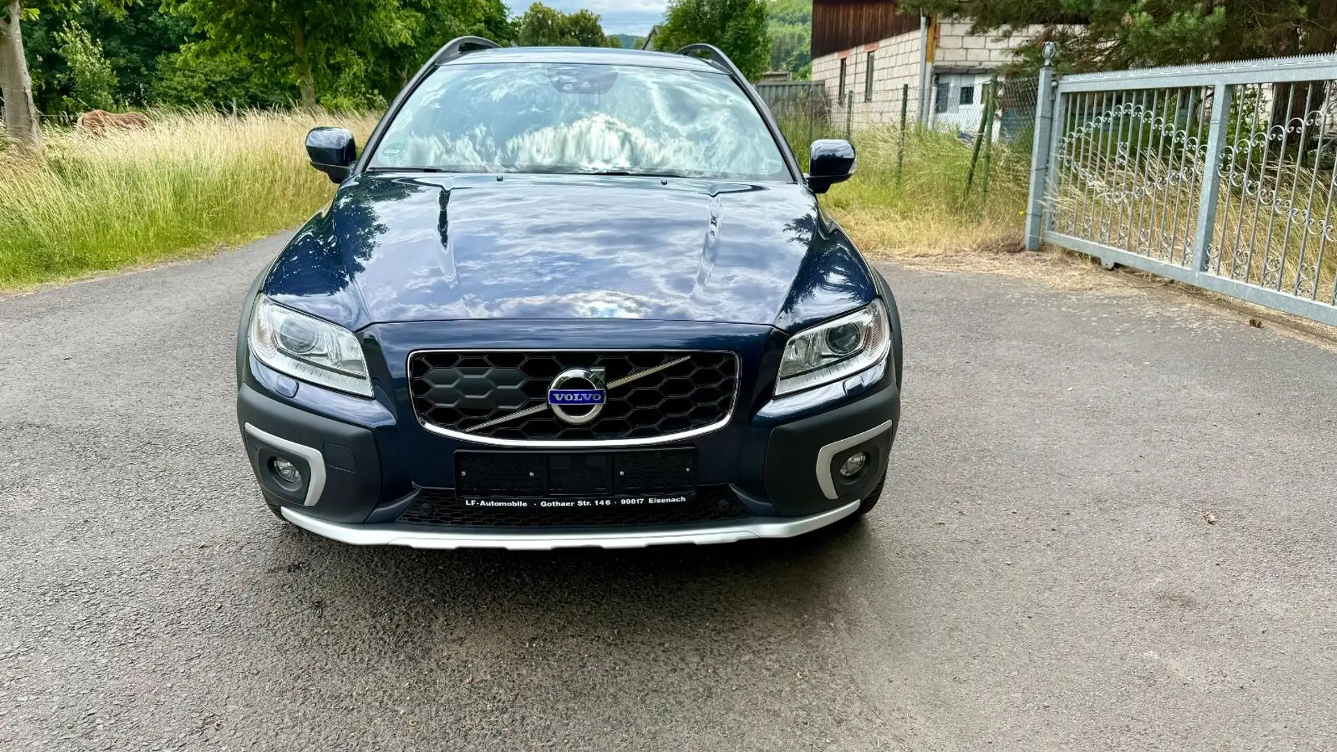 Volvo XC70 AWD Summum 5-Zylinder/Aut./Leder/AHK/Navi Синій - 2