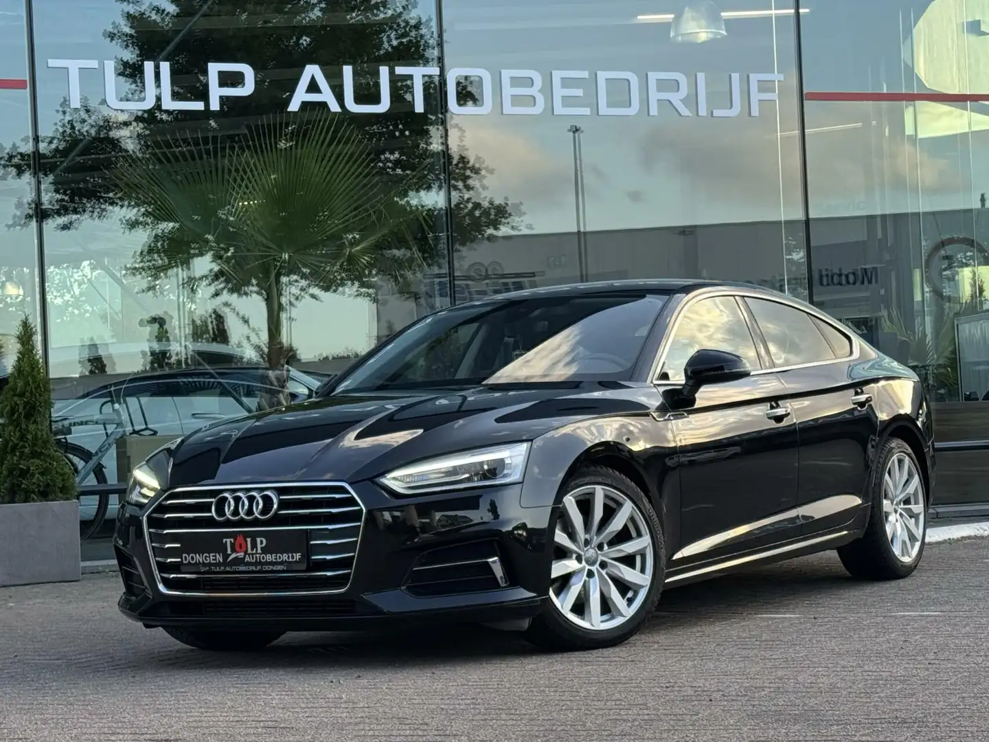 Audi A5 Sportback 35 TFSI Sport S-line black edition 2019 Zwart - 2