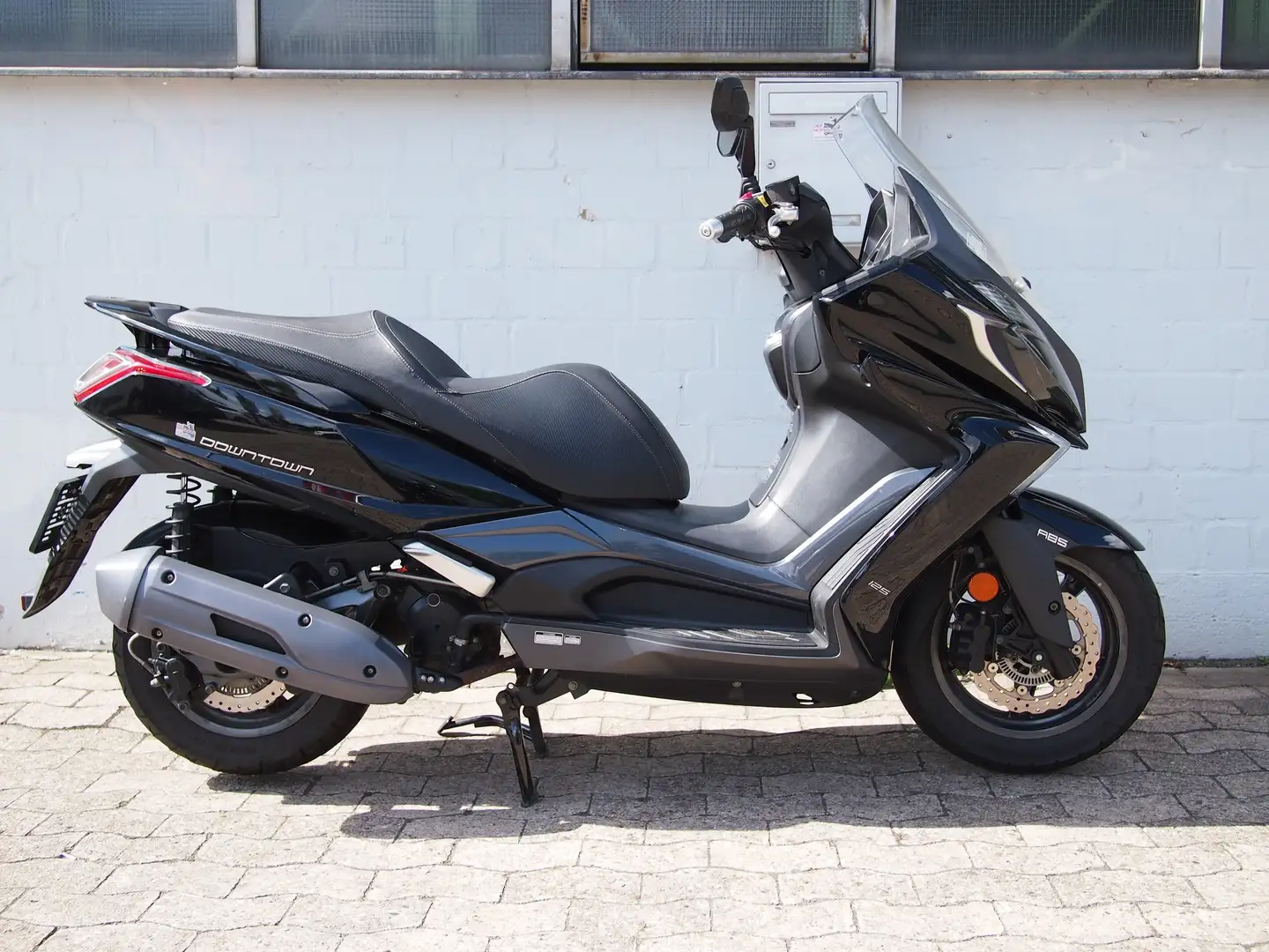 Kymco Downtown 125i New Downtown 125i ABS, 1. Hand, frische Inspektion Чорний - 2