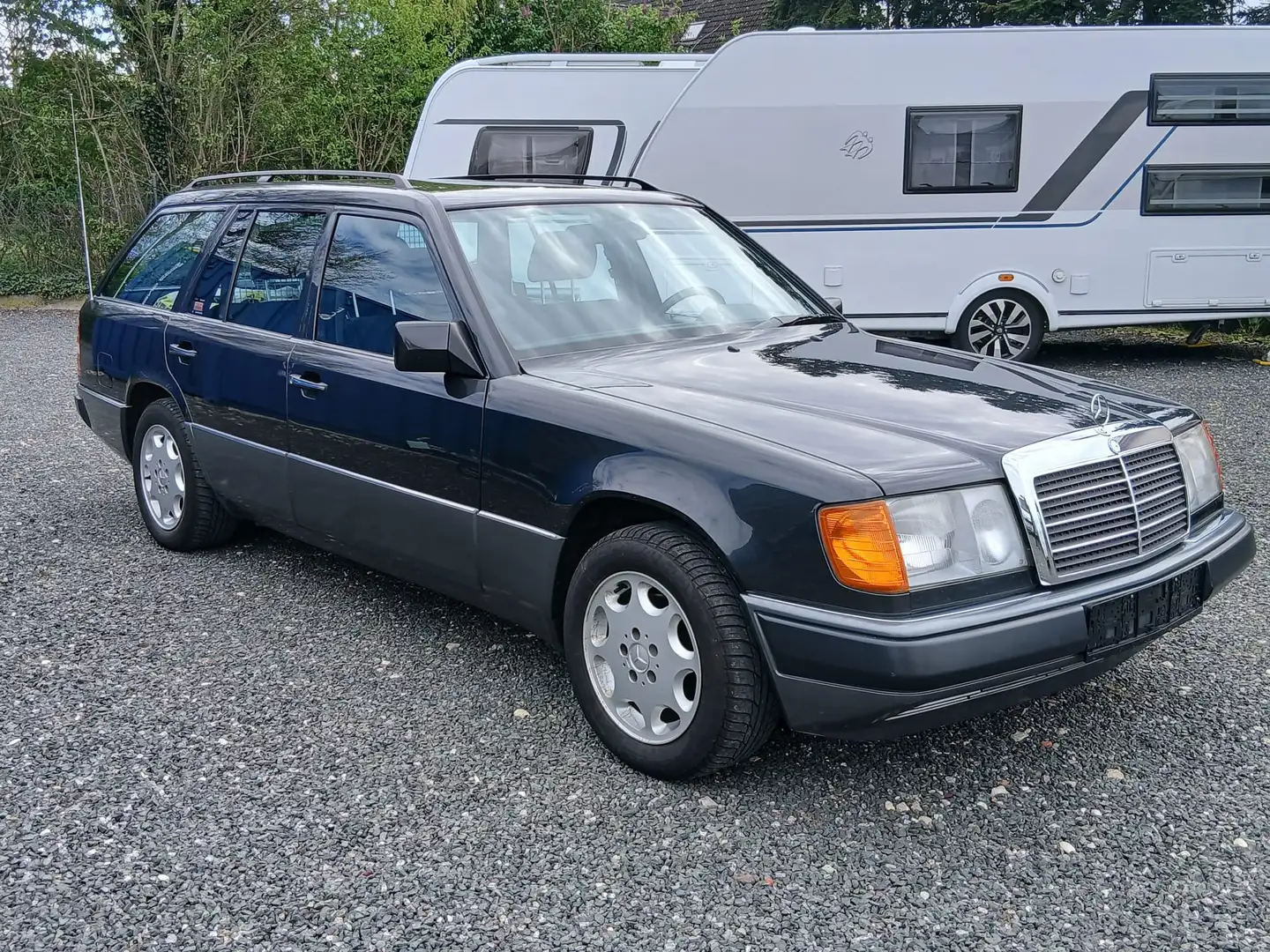 Mercedes-Benz E 300 TE Černá - 1