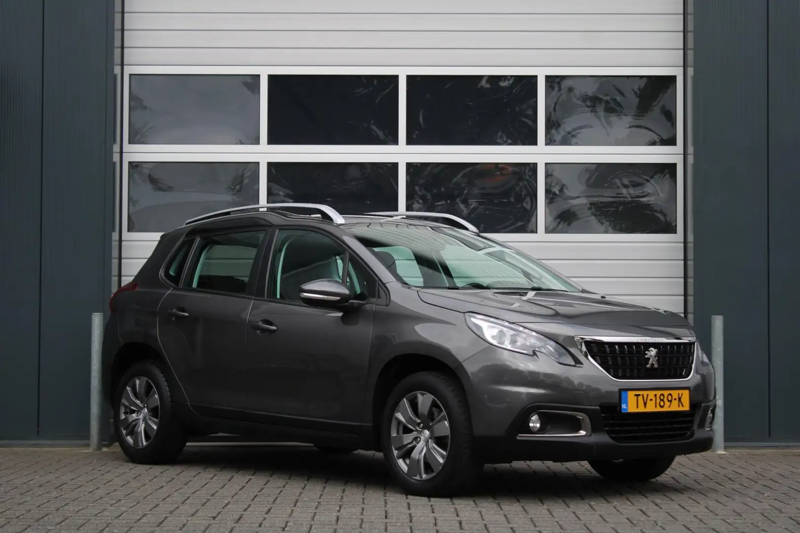 Peugeot 2008 1.2 PureTech Blue Lion Automaat Airco/Cruise/Panod Grijs - 1