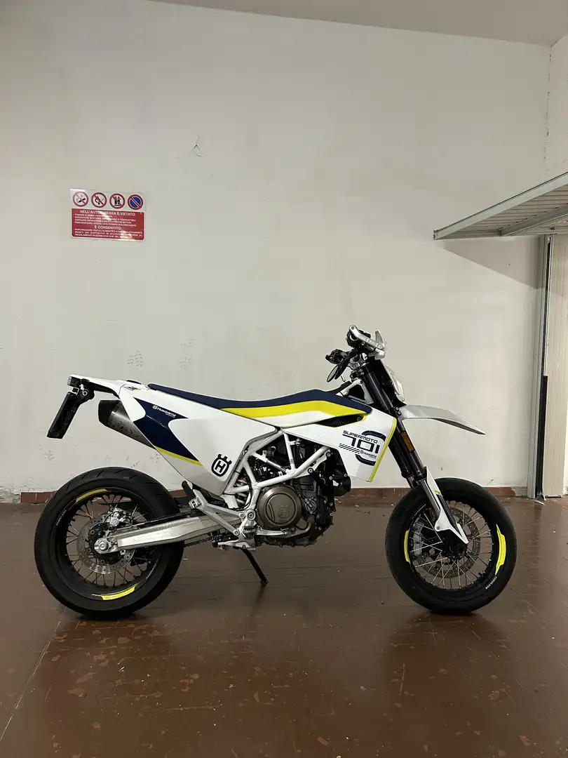 Husqvarna 701 Supermoto - 2