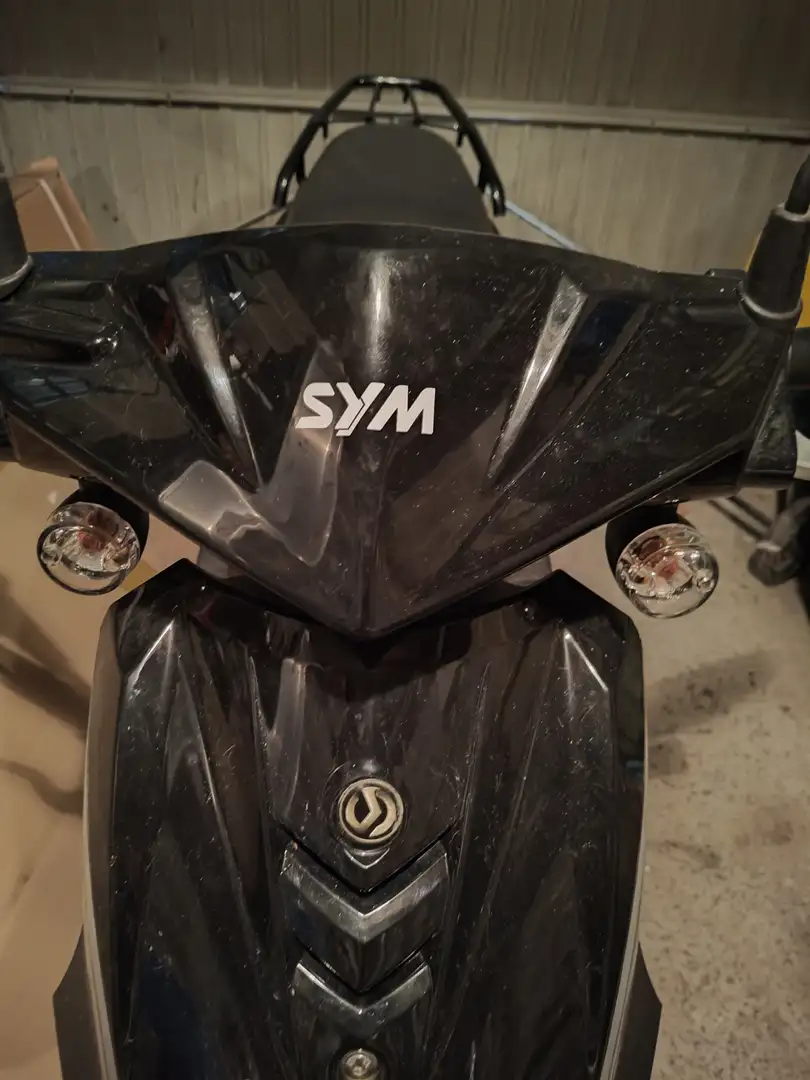 SYM Black - 1