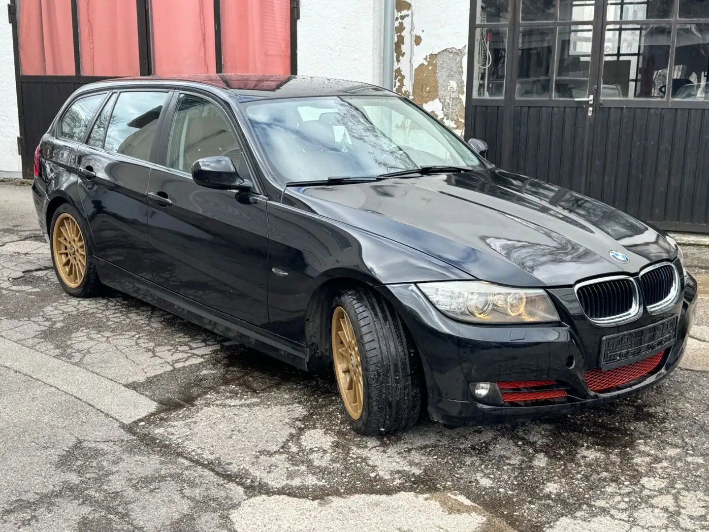 BMW 320 d Touring - Leder - Xenon - AHK Schwarz - 2