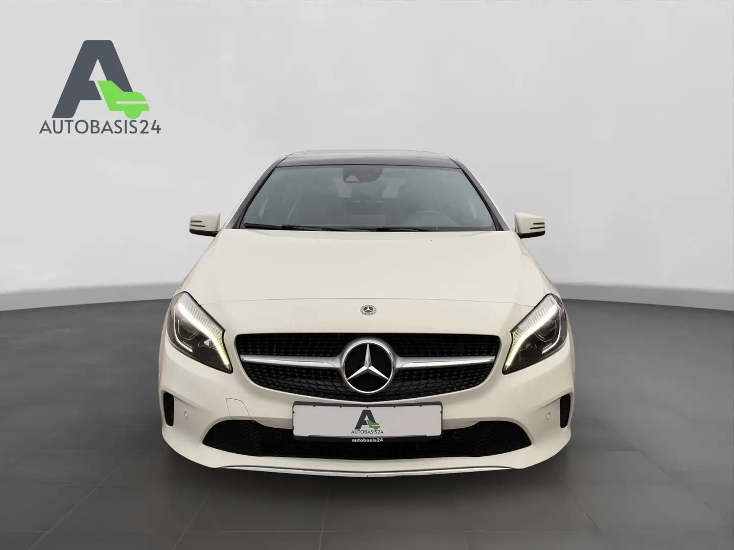 Mercedes-Benz A 180 Urban BlueEfficiency*LED*PANORAMA*NAVI* Blanc - 2