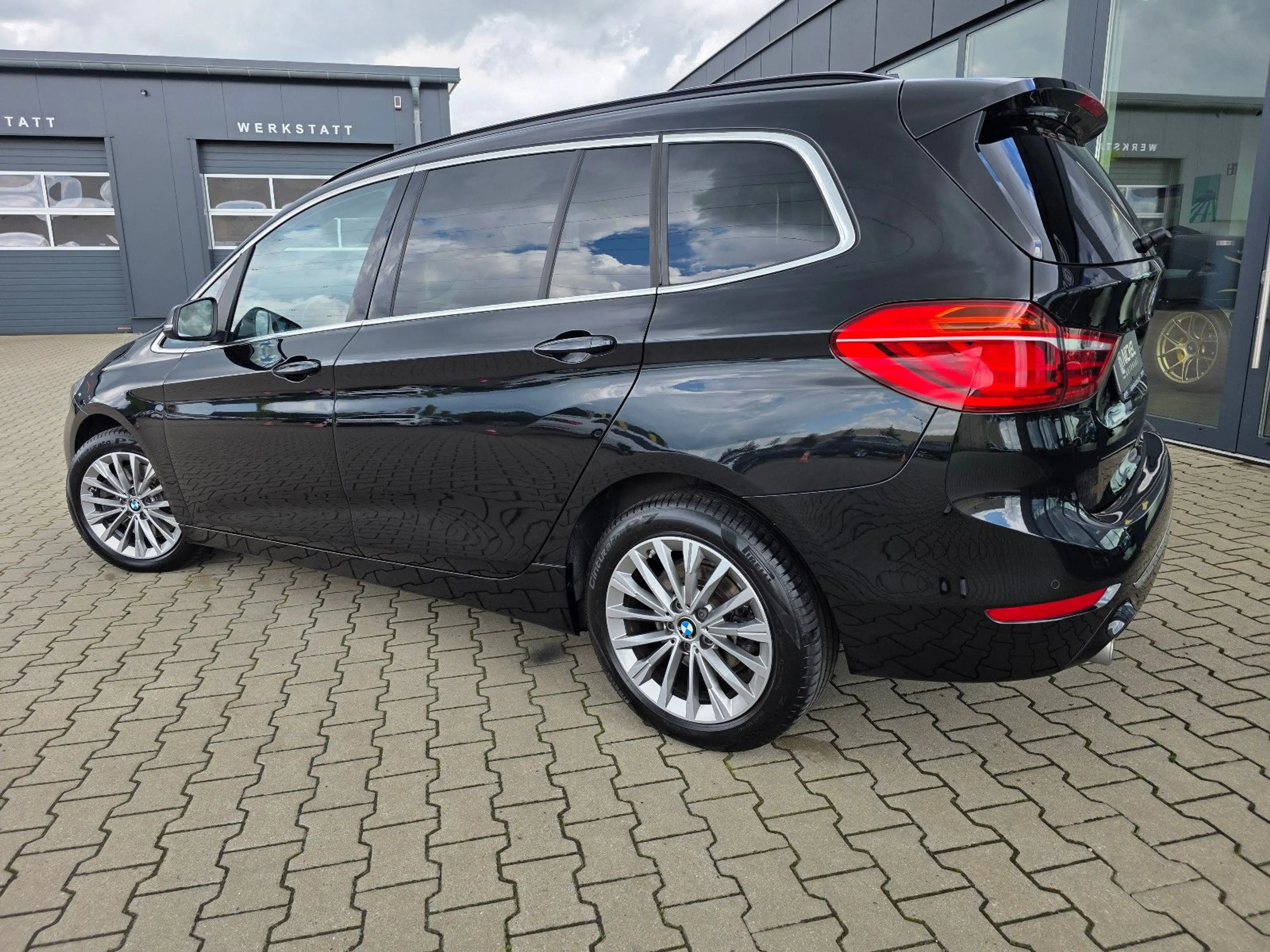 BMW 220 Gran Tourer Luxury Line*Led*Ahk*Pano*7-Sitz — photo 7