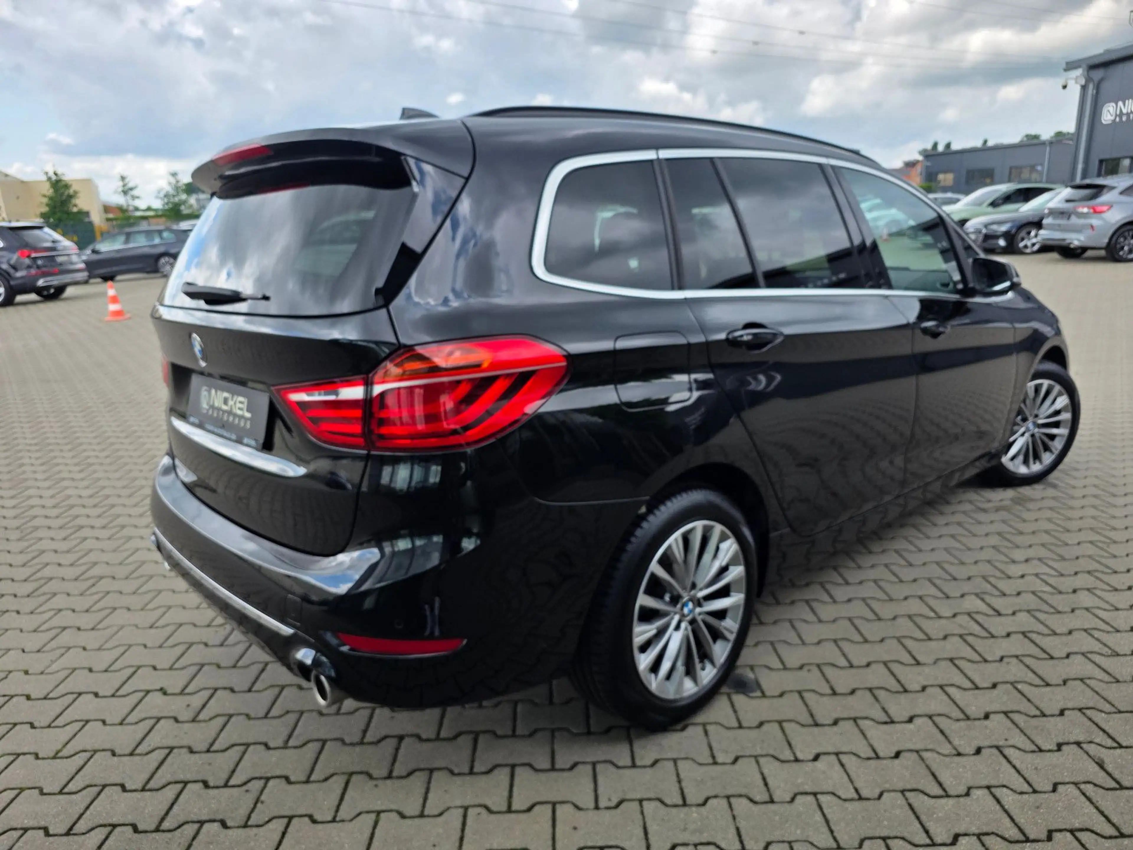 BMW 220 Gran Tourer Luxury Line*Led*Ahk*Pano*7-Sitz — photo 3