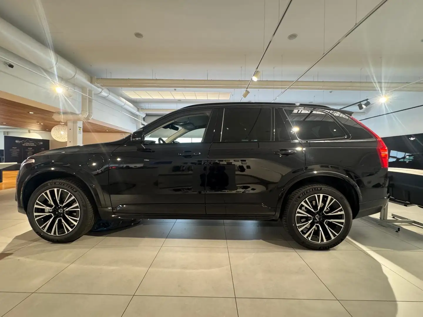 Volvo XC90 2.0 t8 recharge phev obc 6,4kW Plus Dark awd Zwart - 2