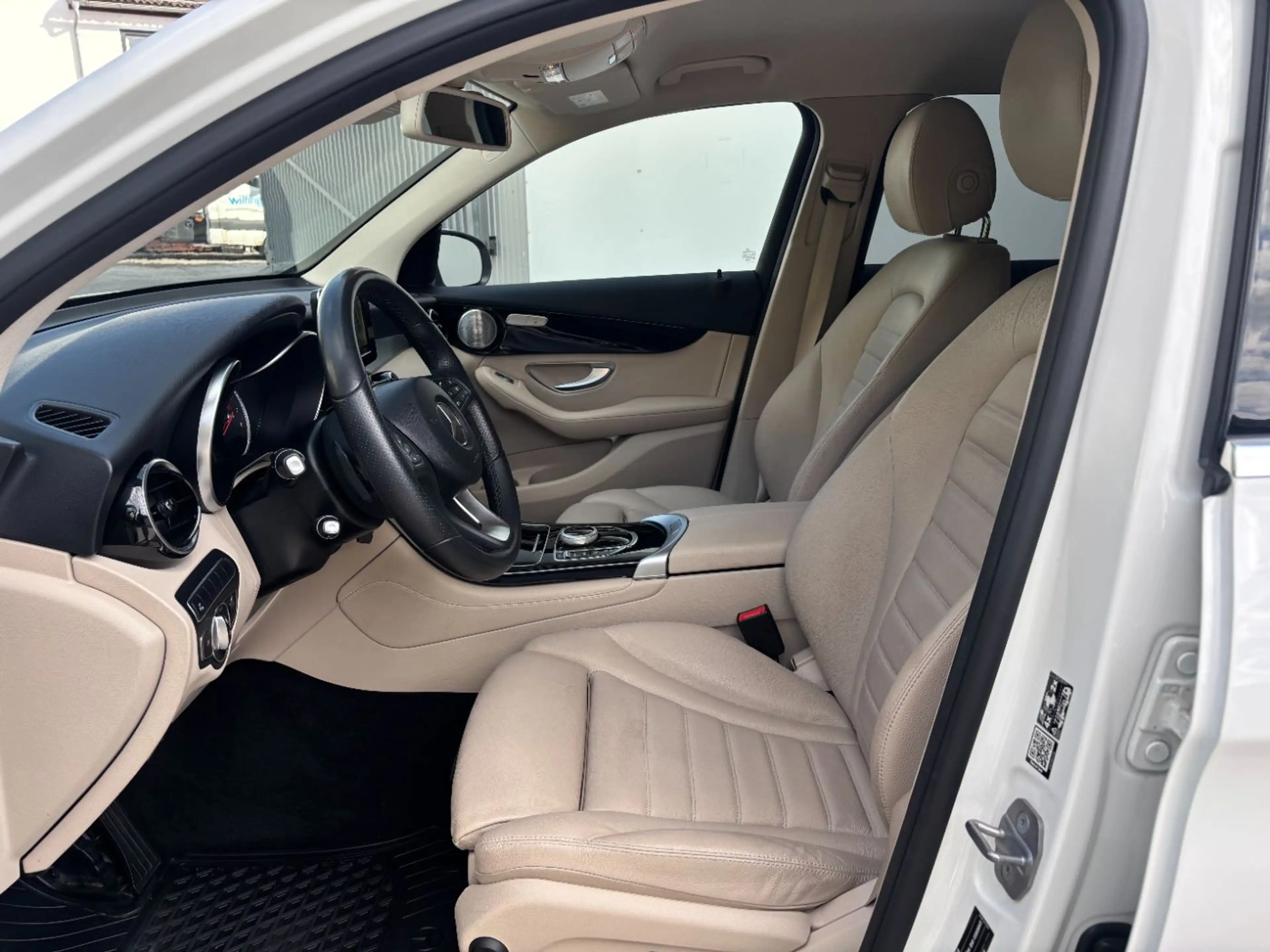 Mercedes-Benz GLC 350 e 4MATIC PTS Shz Navi LED AIR eHeck Burm — photo 8