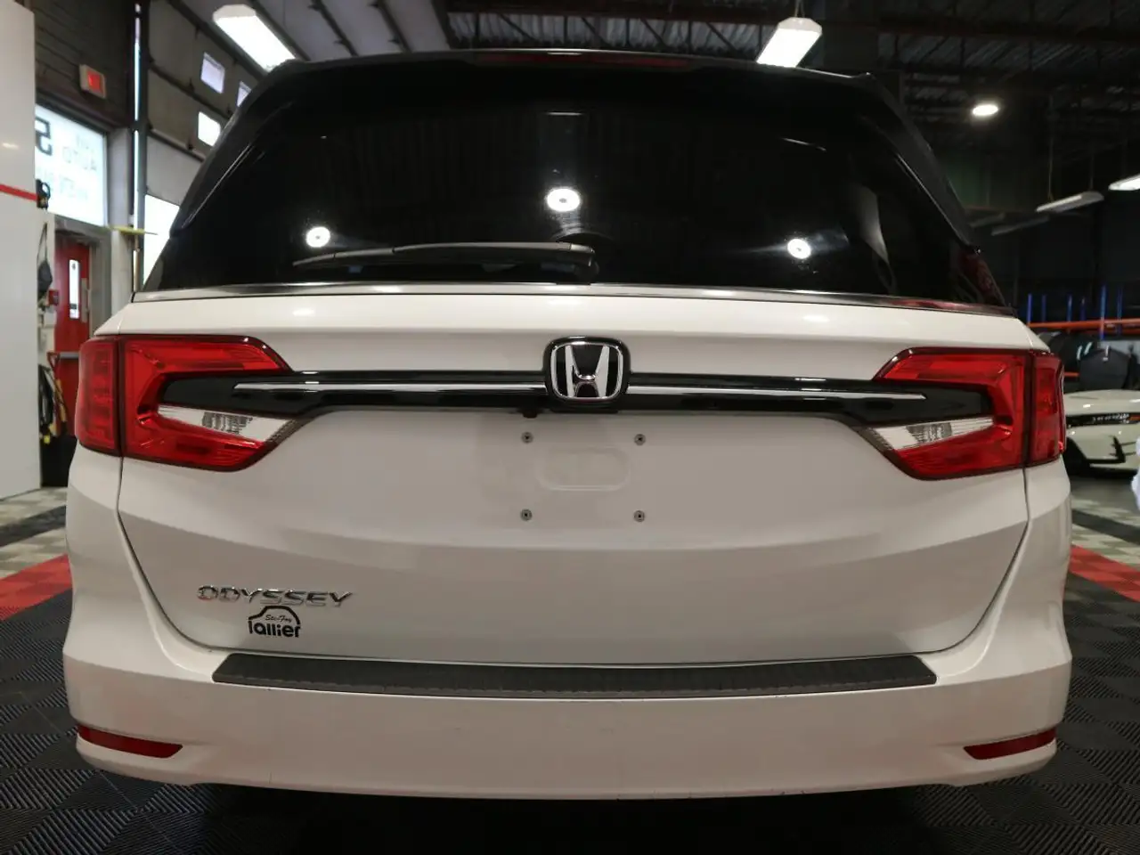Honda Odyssey снимка Honda Odyssey