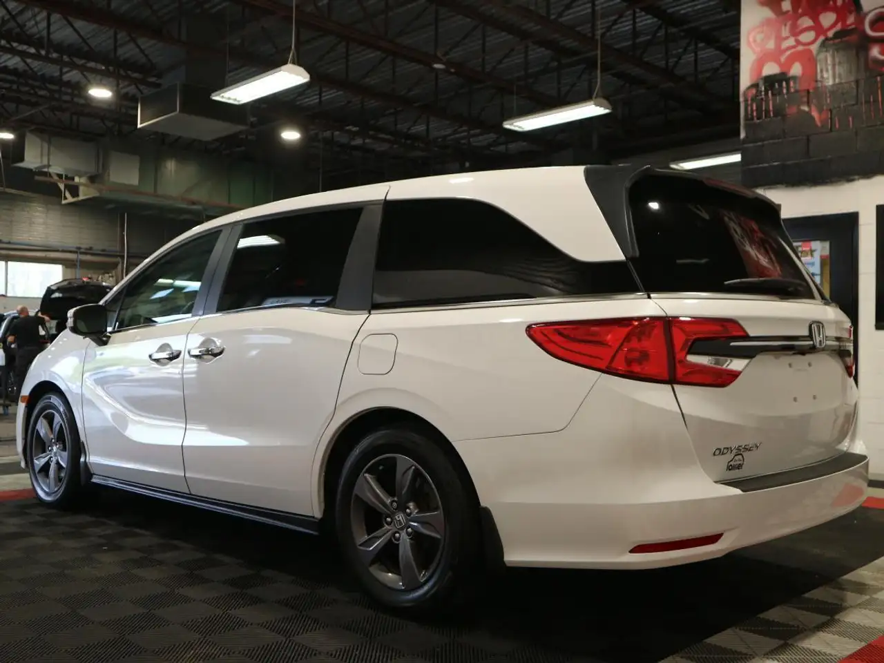 Honda Odyssey снимка Honda Odyssey