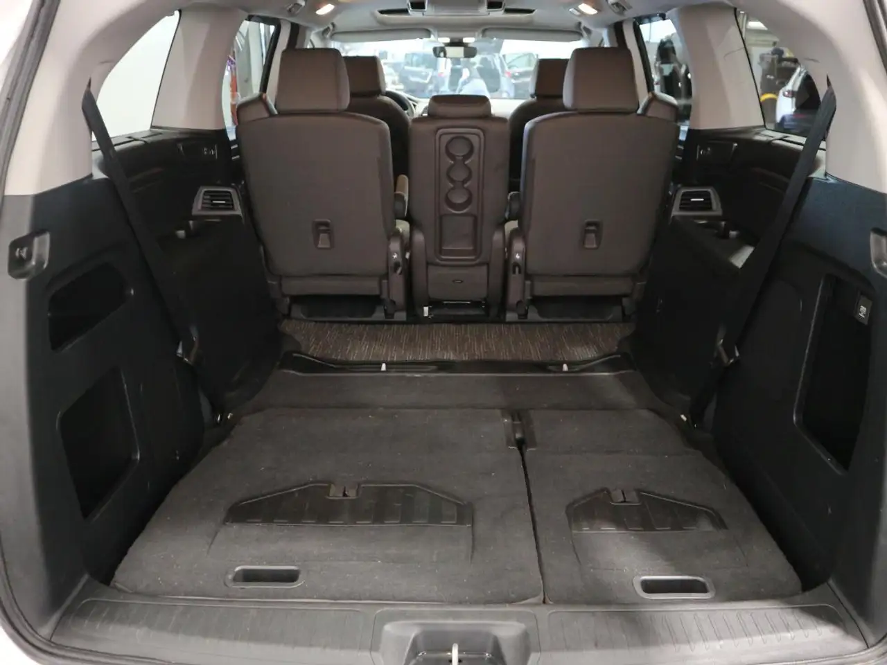 Honda Odyssey снимка Honda Odyssey