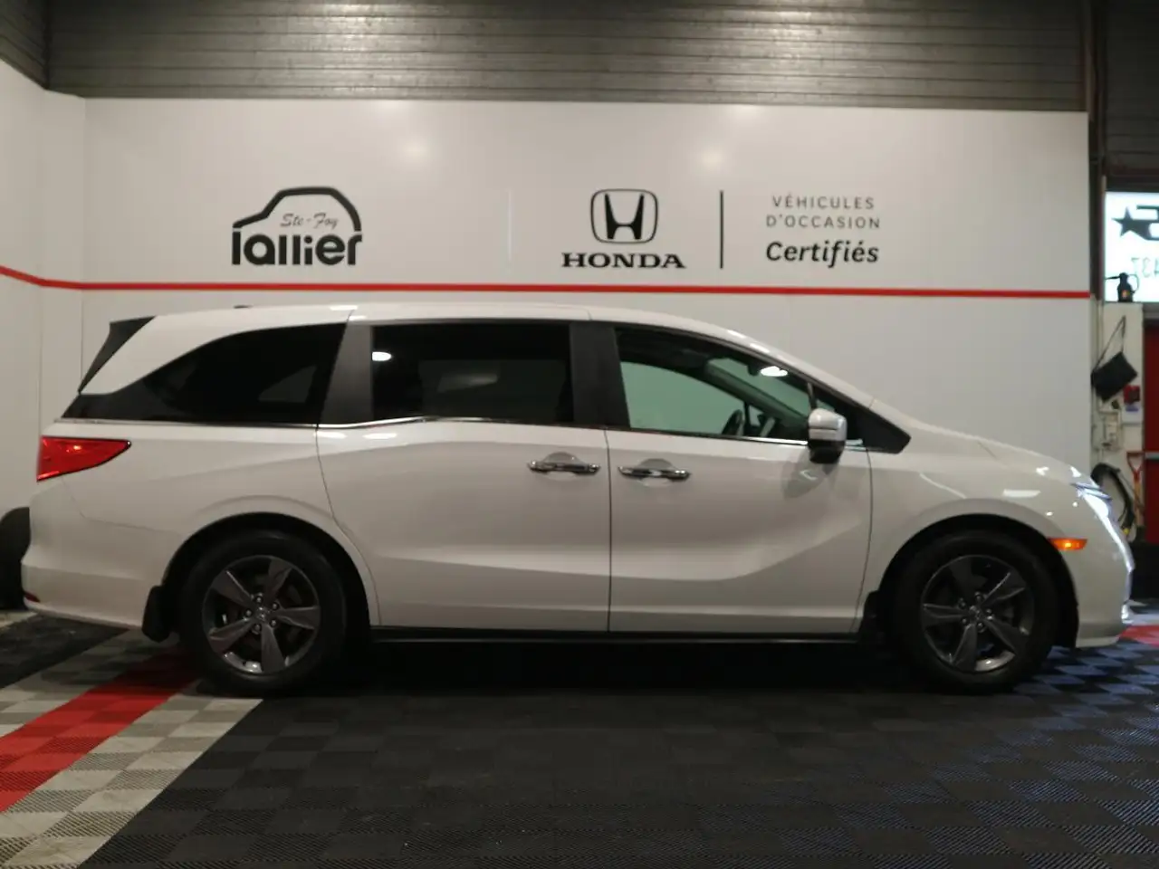 Honda Odyssey снимка Honda Odyssey