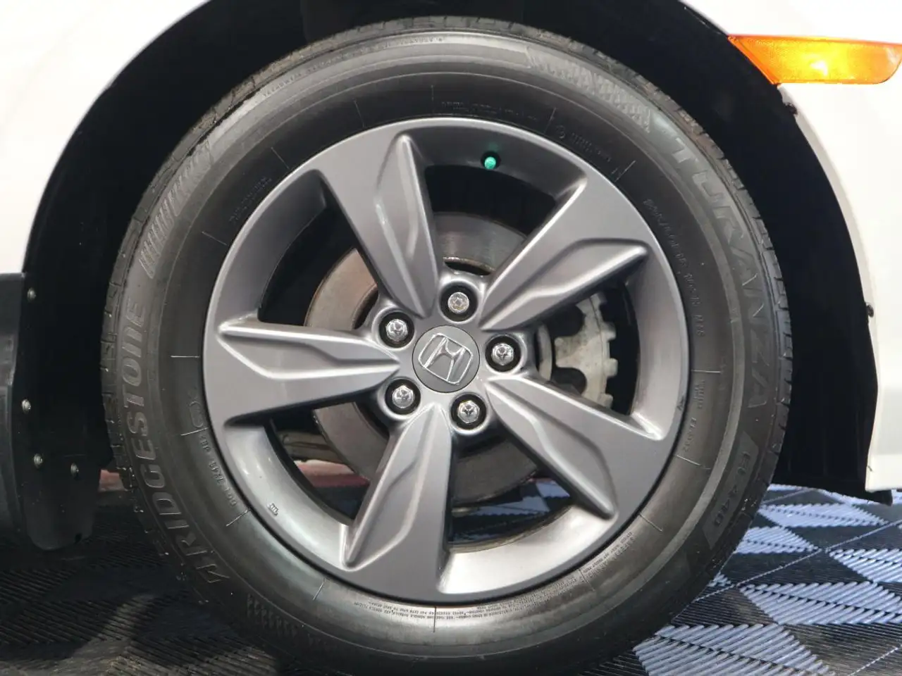 Honda Odyssey снимка Honda Odyssey