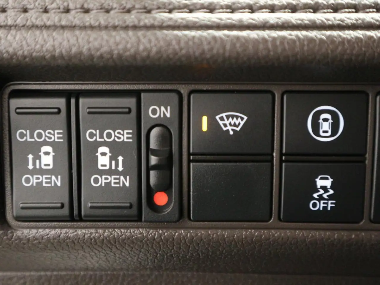 Honda Odyssey снимка Honda Odyssey