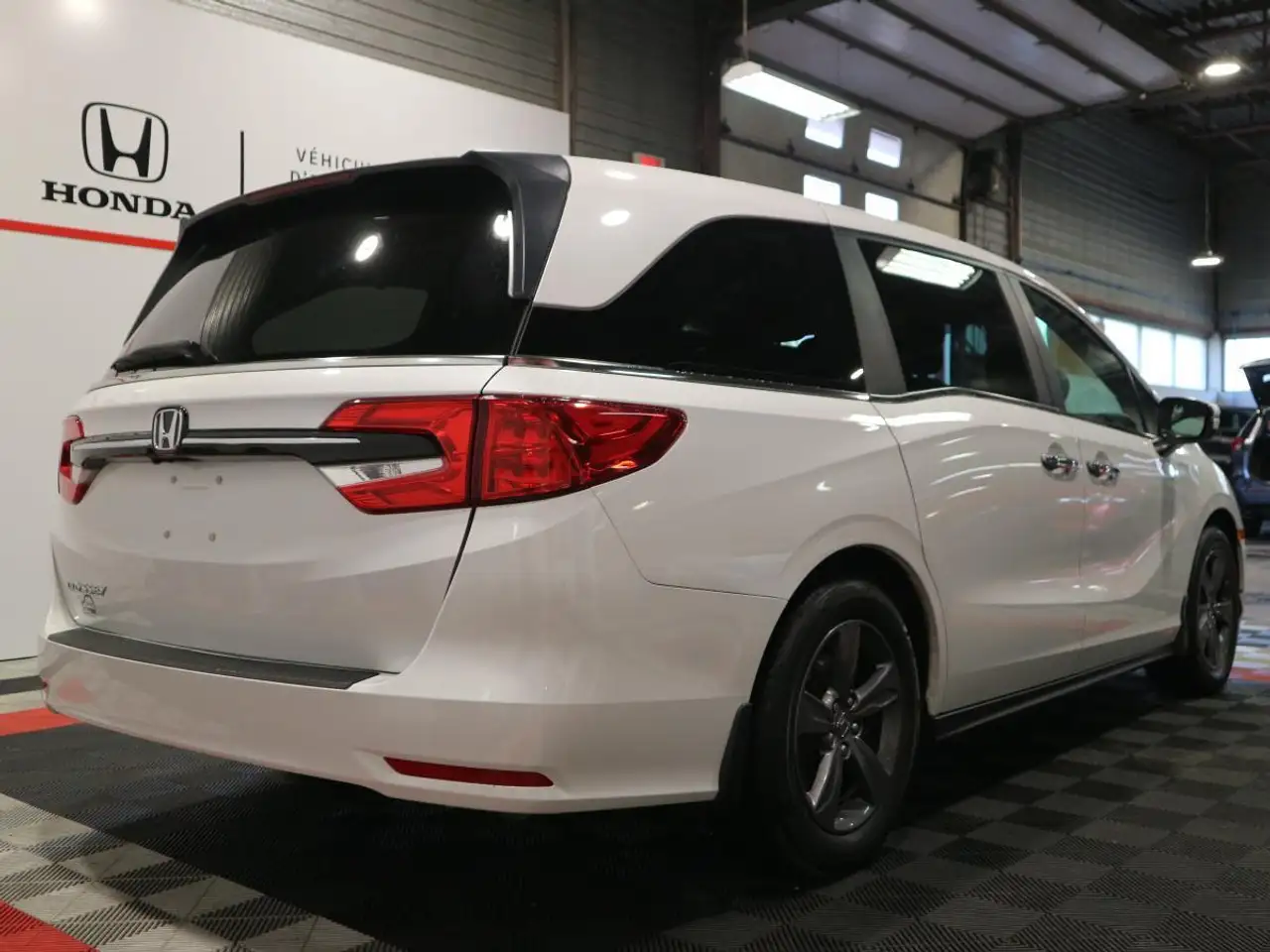 Honda Odyssey снимка Honda Odyssey
