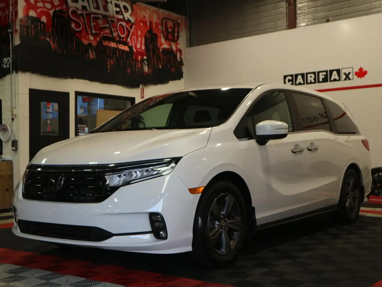 Honda Odyssey снимка Honda Odyssey
