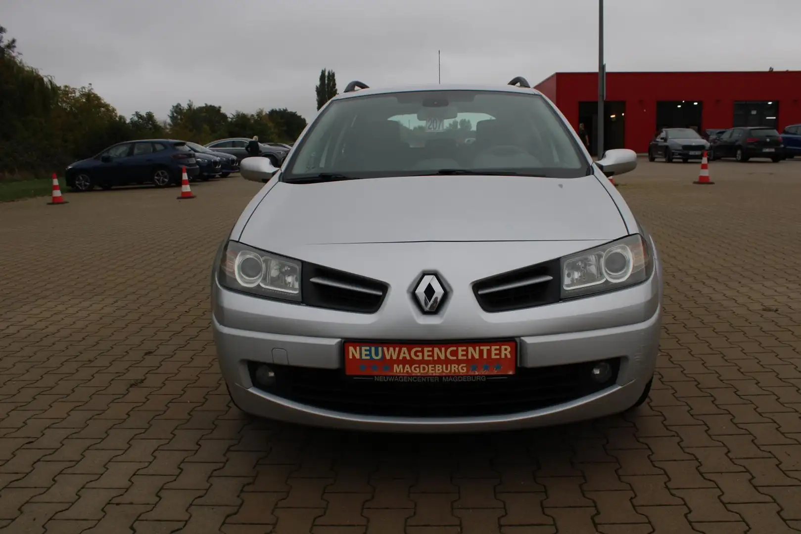 Renault Megane 1.5 dCi*ZV m. FUNK*RADIO CD*KLIMA*NSW Grau - 2