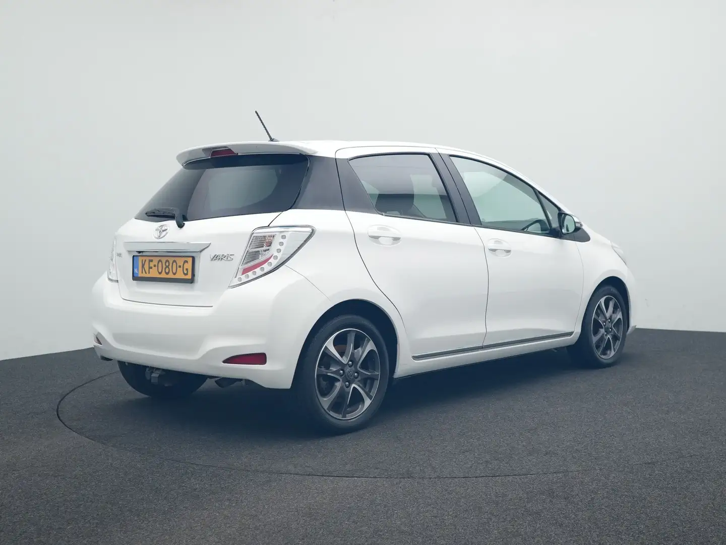 Toyota Yaris 1.3 VVT-i Dynamic | Glazen Panoramadak | Navigatie Wit - 2