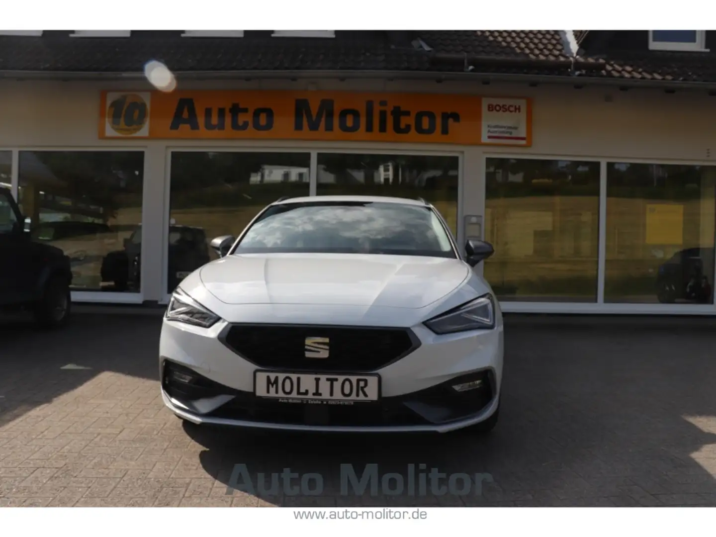 SEAT Leon Sportstourer 1.5 eTSI 110 kW FR EU6e Navi Digitale Weiß - 2
