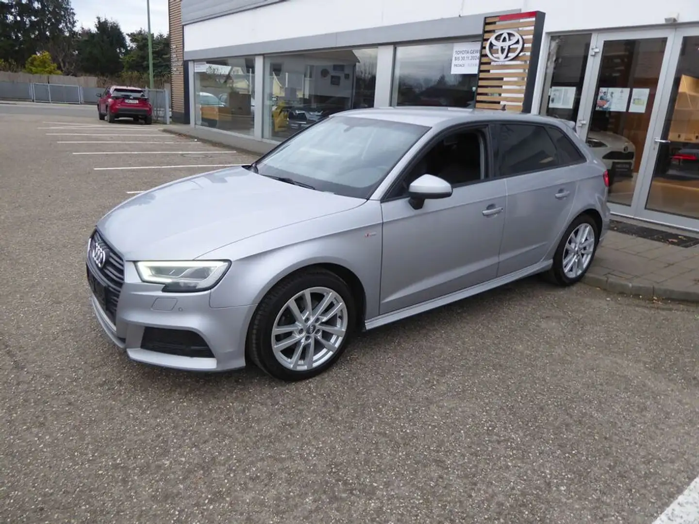 Audi A3 SB 30 TDI *S-LINE*LED*LEDER* Silber - 2