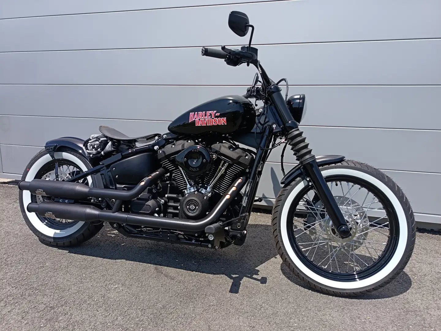 Harley-Davidson Street Bob Noir - 1