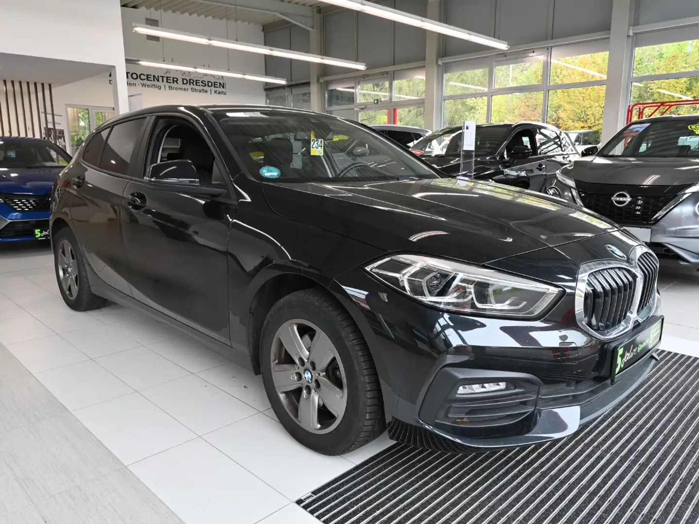 BMW 118 i Advantage ACC+LED+SHZ+2xKlima+Kam.+LM Schwarz - 2