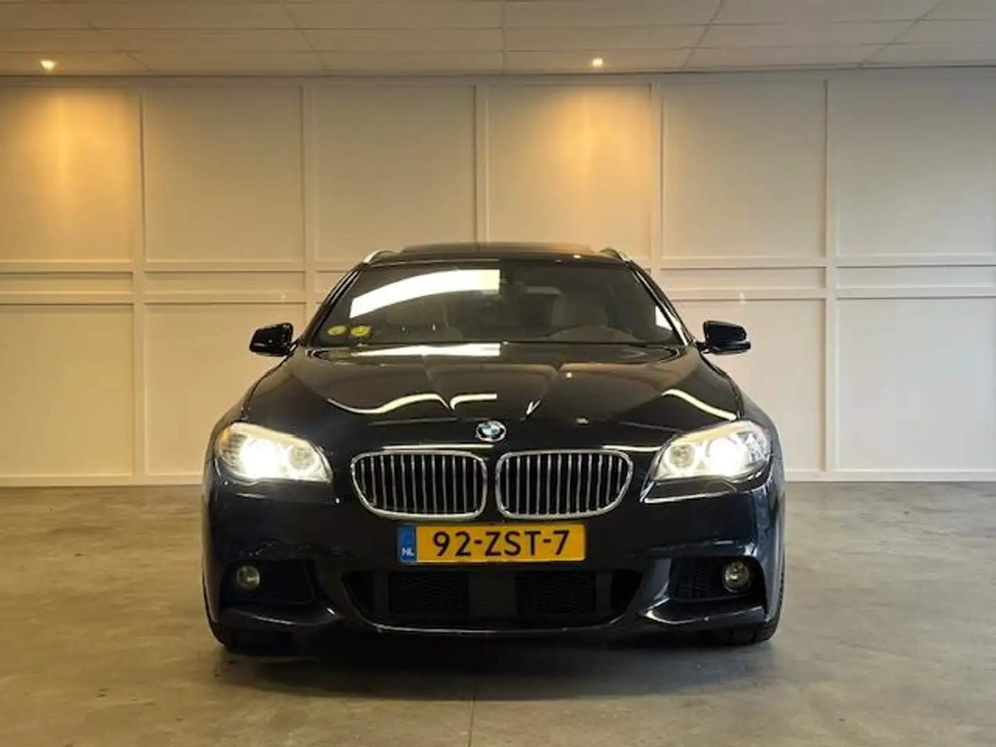 BMW 535 5-serie Touring 535xd High Executive / Xenon / Led Zwart - 2