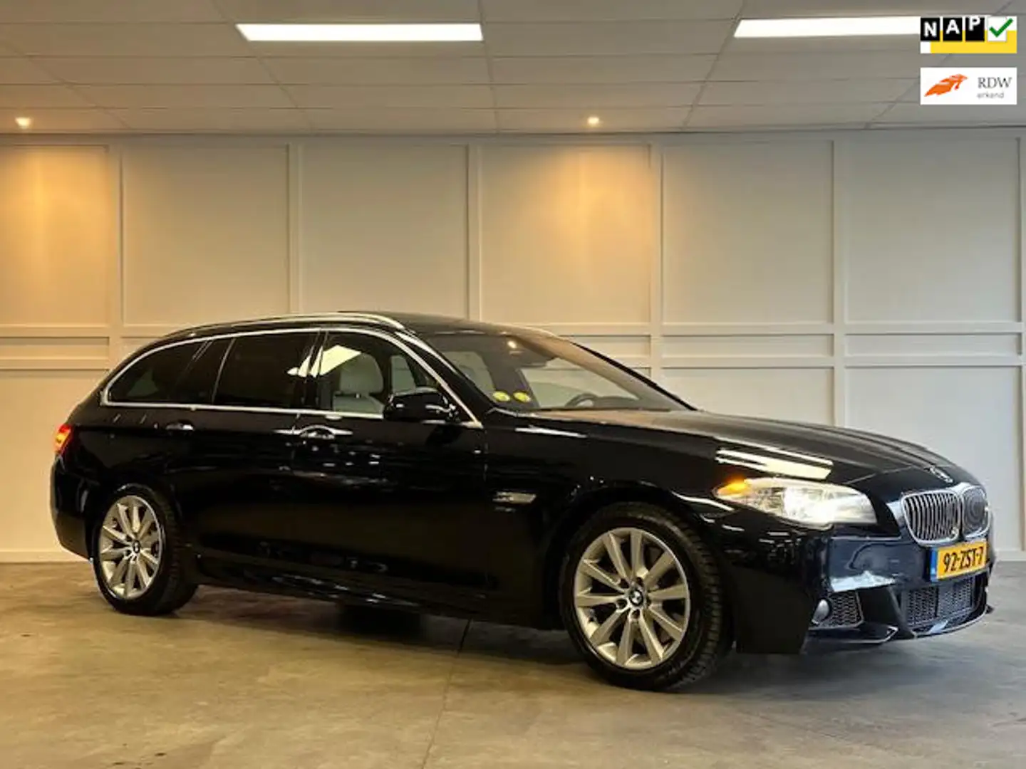 BMW 535 5-serie Touring 535xd High Executive / Xenon / Led Zwart - 1