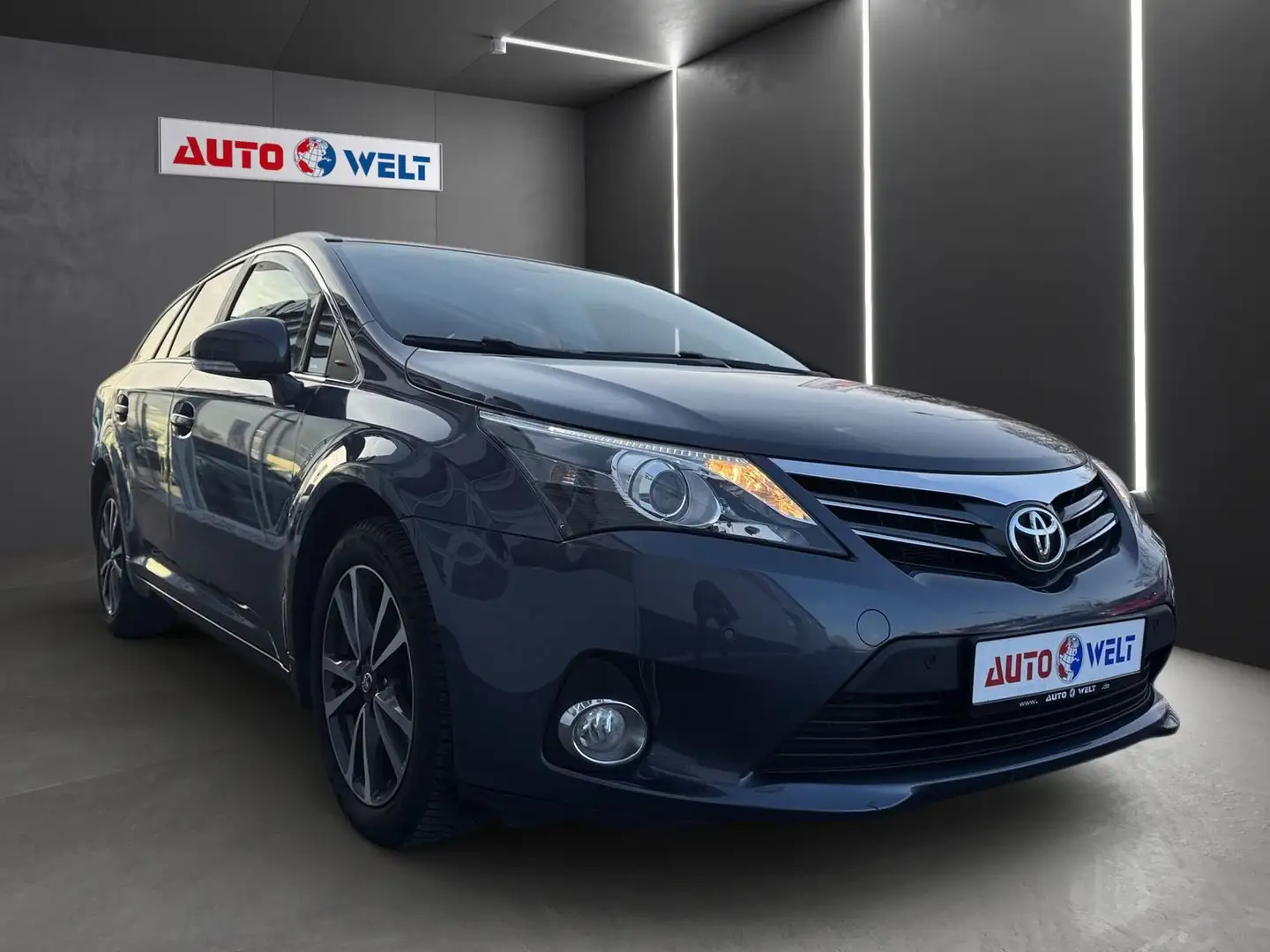Toyota Avensis Kombi 1.8i Automatik Sitzheizung PDC Grau - 2