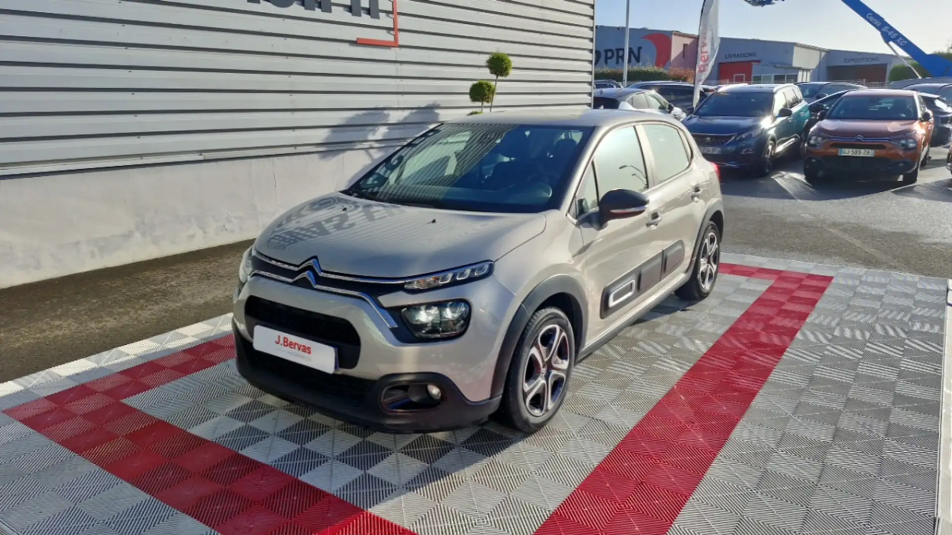 Citroen C3 PURETECH 83 SS BVM5 FEEL PACK Beige - 2