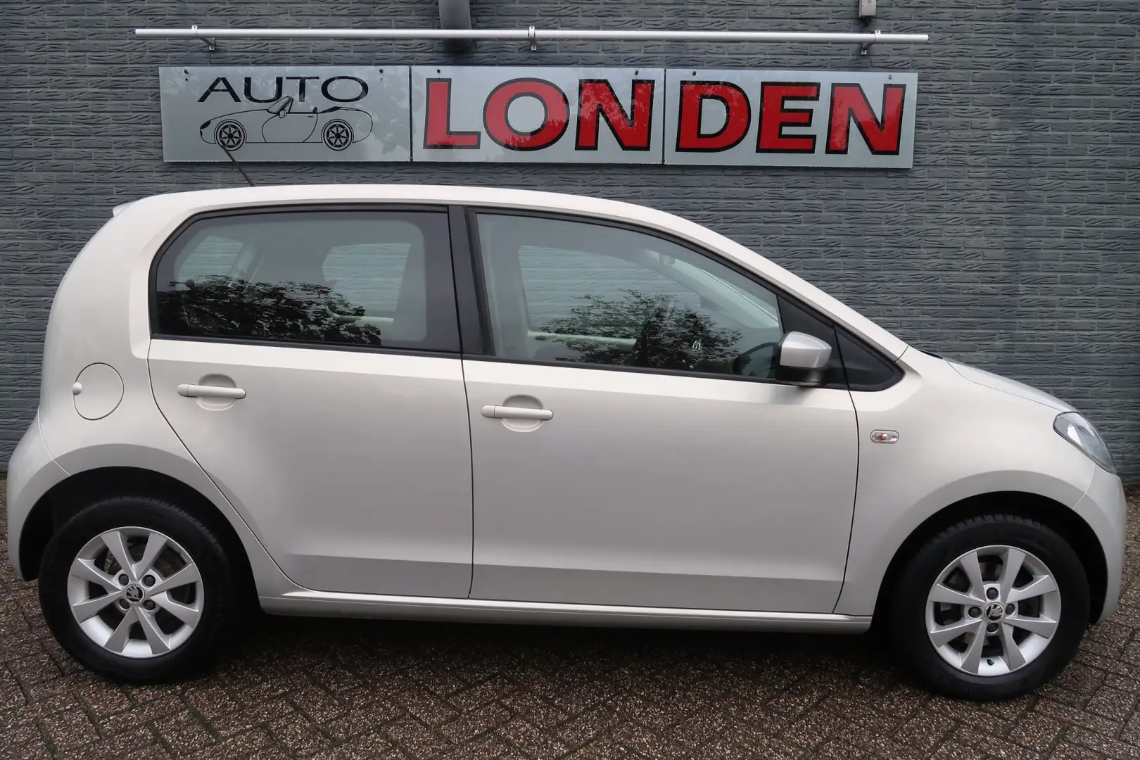 Skoda Citigo 1.0 Drive Met aangepaste goedgekeurde handrem Grijs - 2