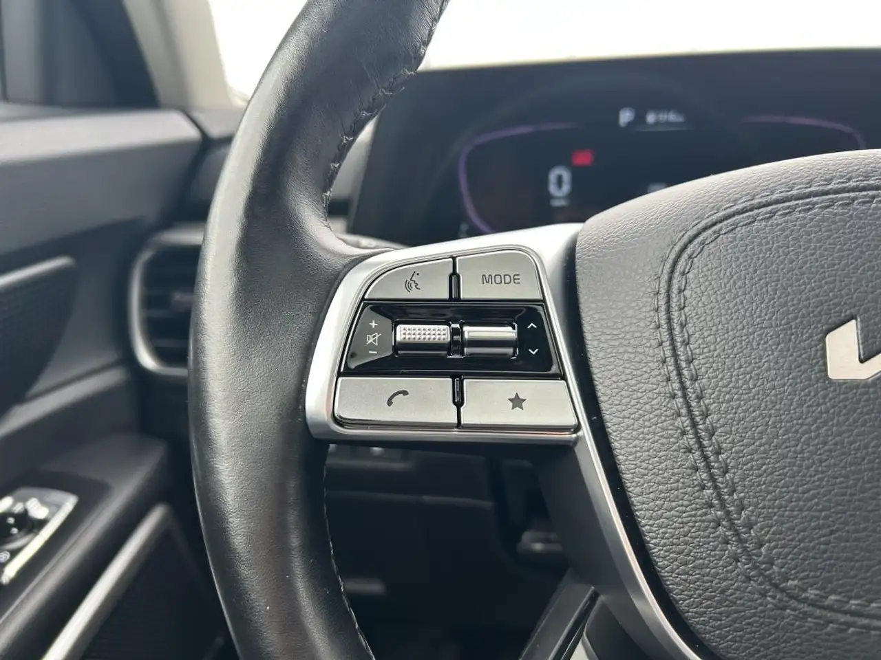 Kia Telluride снимка Kia Telluride