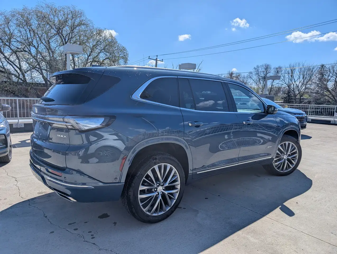 Buick Enclave снимка Buick Enclave