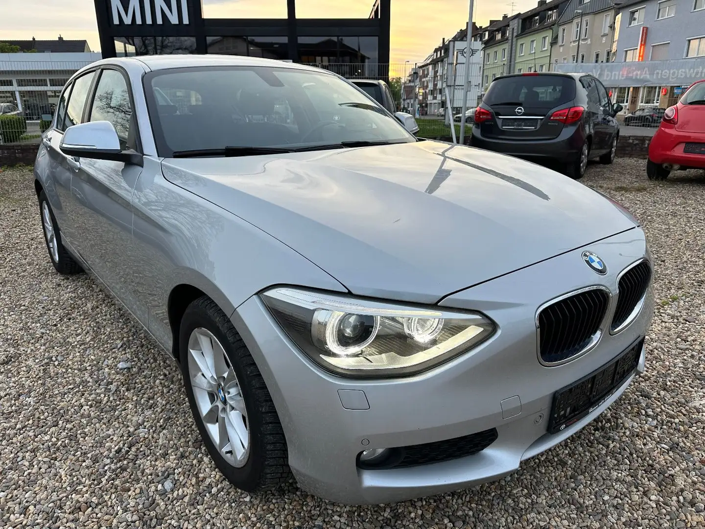 BMW 116 Baureihe 1 Lim. 5-trg. 116i PDC / klima Argintiu - 1