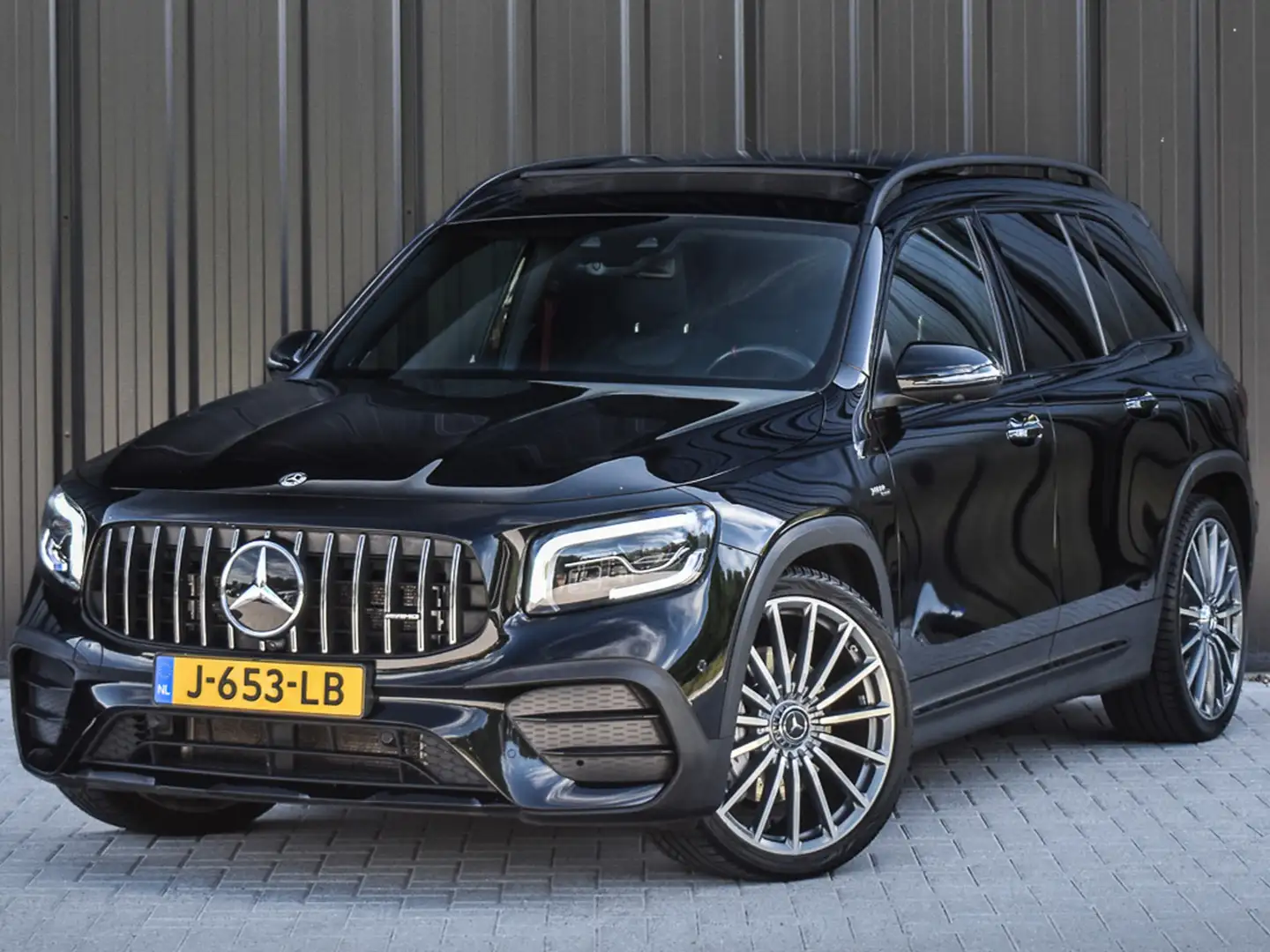 Mercedes-Benz GLB 35 AMG 4MATIC PREMIUM PLUS | PANORAMADAK | DISTRONIC | ME Zwart - 2