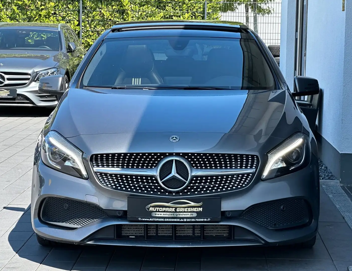 Mercedes-Benz A 200 d 4Matic*7G-DCT*AMG-LINE*NAVI*KAMERA*PANO* Grau - 2
