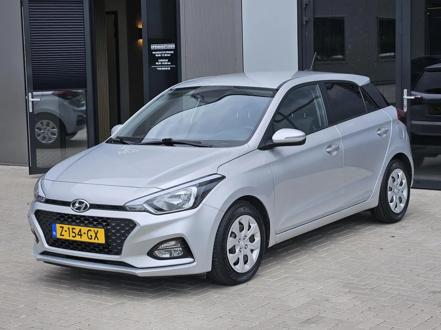Hyundai i20 1.2 HP Edition Navi Carplay Camera DAB Gris - 2