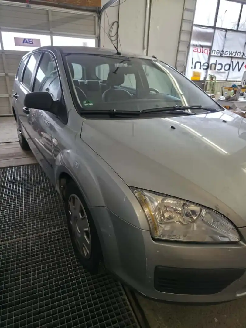 Ford Focus Focus Turnier Diesel Turnier 1.6 TDCi Ghia Grau - 2