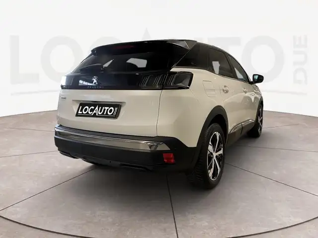 Peugeot 3008 view 4