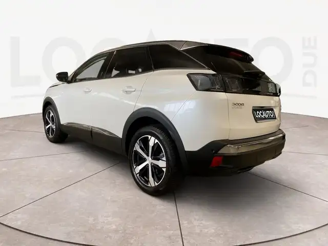 Peugeot 3008 view 5
