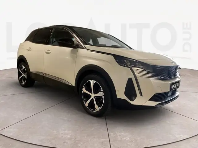 Peugeot 3008 view 3
