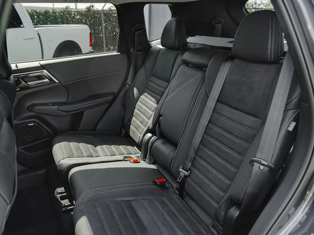 Mitsubishi Outlander снимка Mitsubishi Outlander