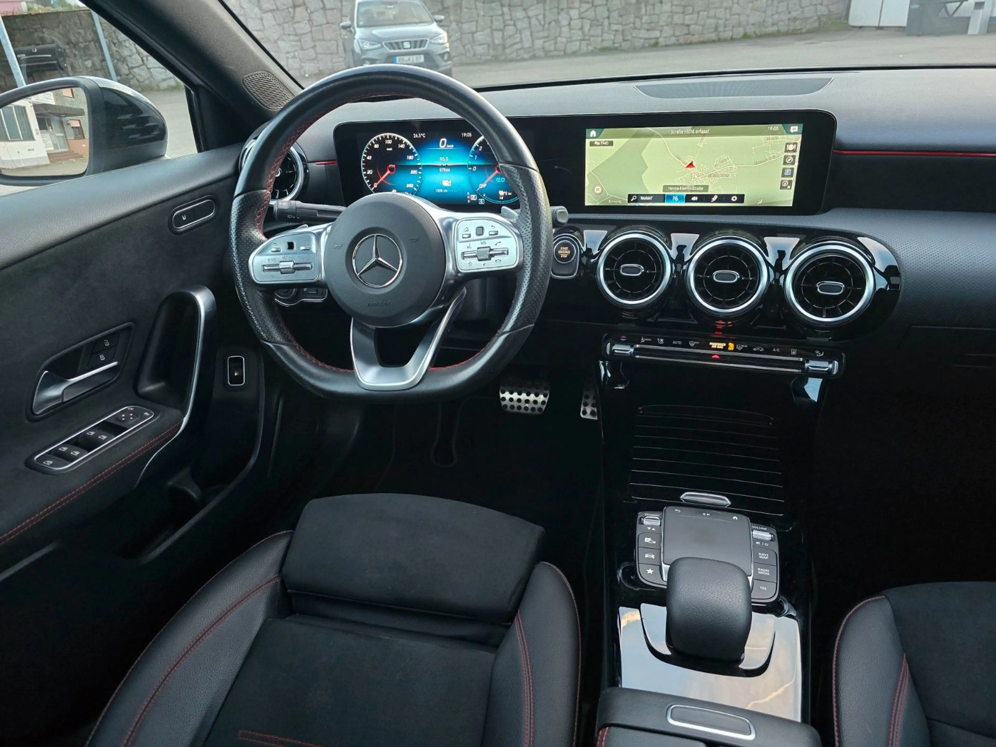 Mercedes-Benz A 250 e Limousine*AMG-STYLING*PANO*LED*NIGHT*ALU — photo 13
