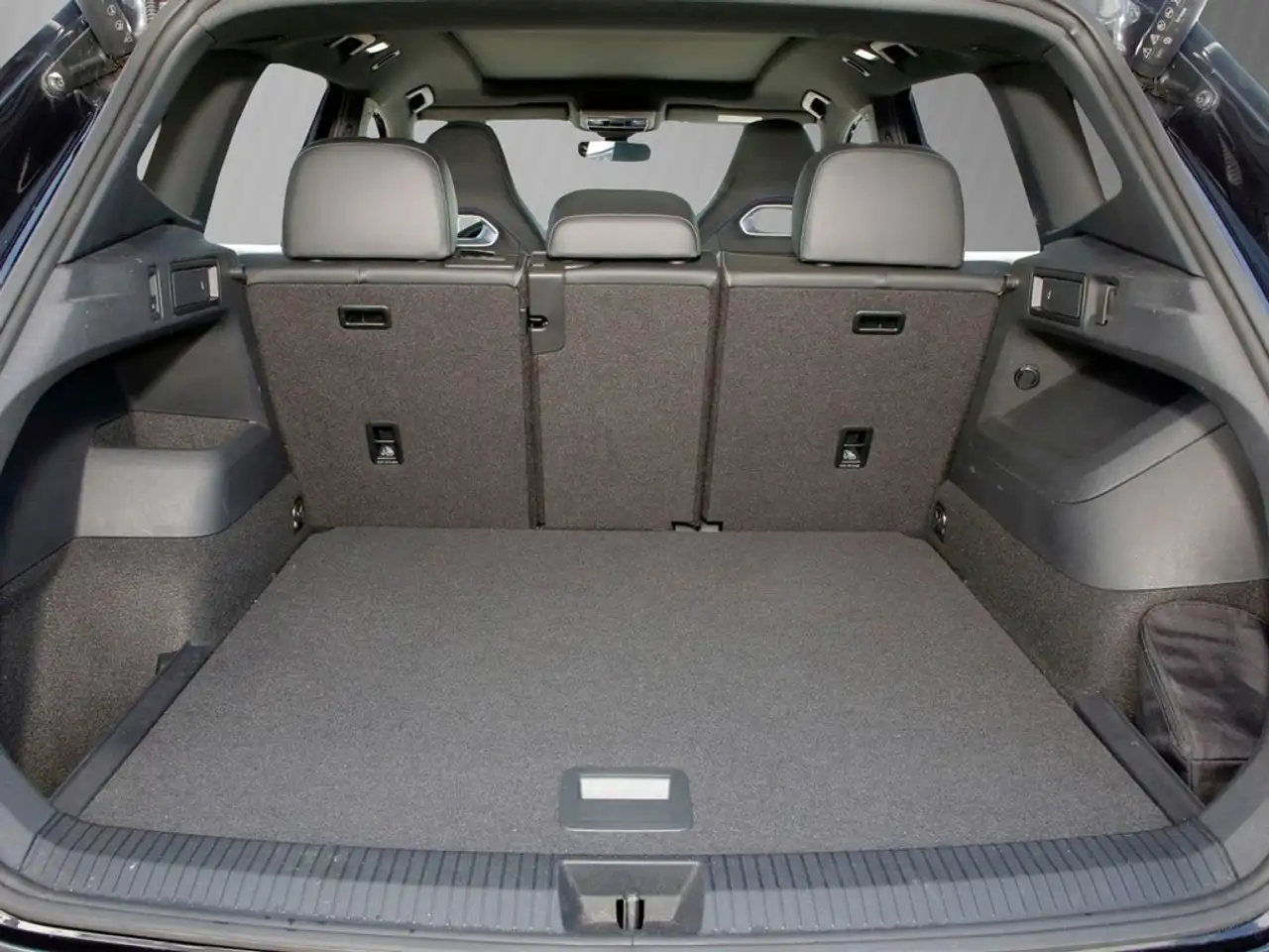 Volkswagen Tiguan 1.5 eTSI R-Line Pano AHK Navi+VC ACC LED 360°Ka... 7